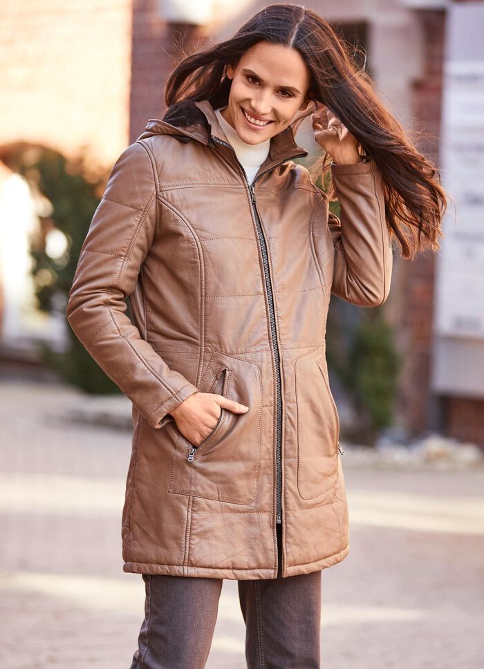 Kort rock i l&auml;der fr&aring;n &rdquo;Caminari&rdquo; 