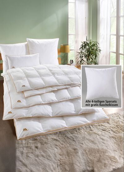 Black Forest s&auml;ngkl&auml;der med gyllene satinr&ouml;r 