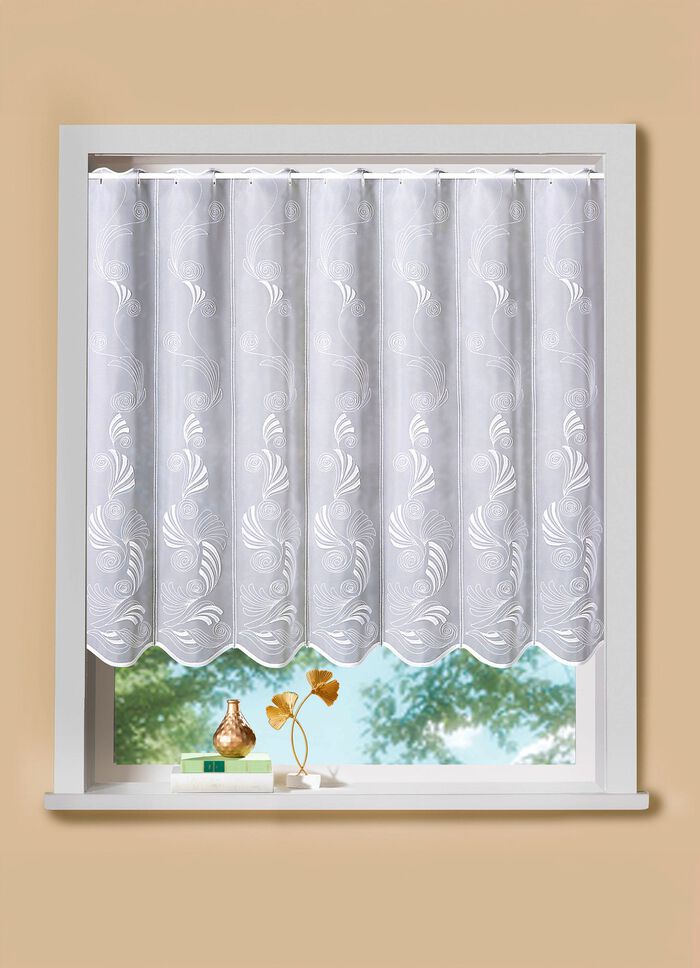 Luftig liten f&ouml;nstergardin med st&aring;nggenomdragning 