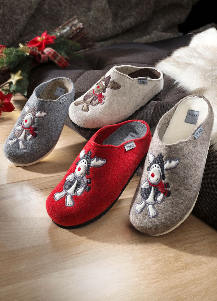 Fluffiga, varma tofflor av ullfilt 