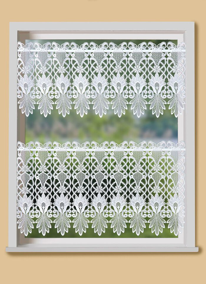 Kort gardin med utarbetad makram&eacute;finish 