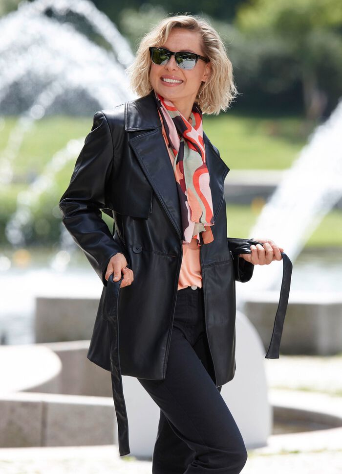 Jacka med sk&auml;rp 