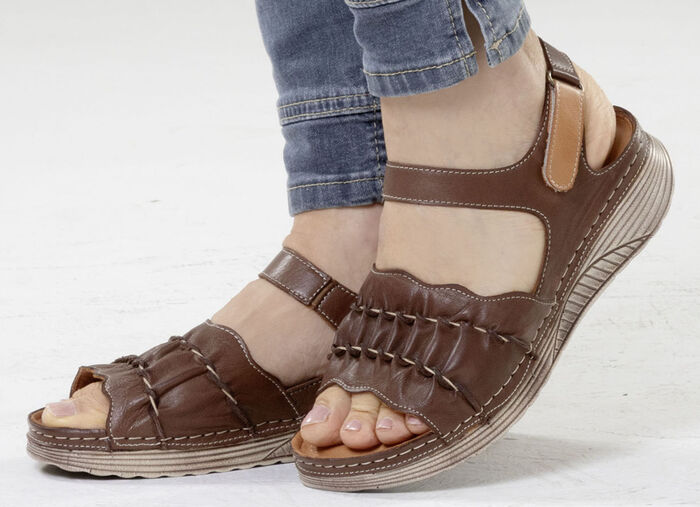 Gemini, lätta damsandaler, bredd G, tillverkade av läder BRAUN