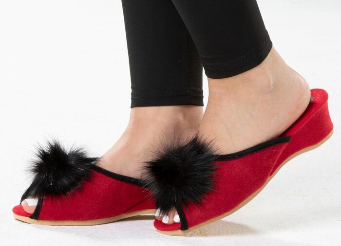 ELENA EDEN mulor med svart fuskp&auml;ls pompom 