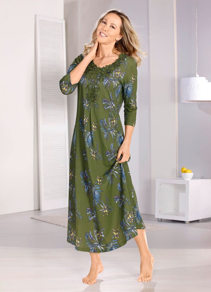 Laurina nattlinne, fotl&aring;ng med gener&ouml;st spetsmotiv 