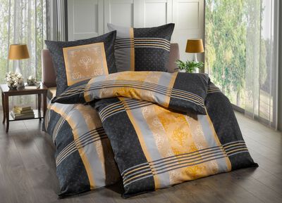 Elegant set med s&auml;ngkl&auml;der fr&aring;n Kaeppel 