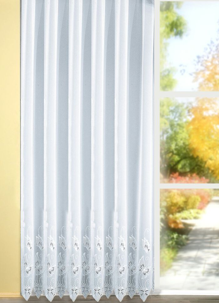 L&aring;ng spetsgardin med Plauener-broderi 