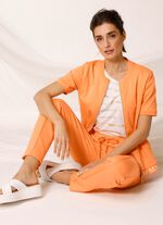 Mjukisjacka med ribbade &auml;rmslut 