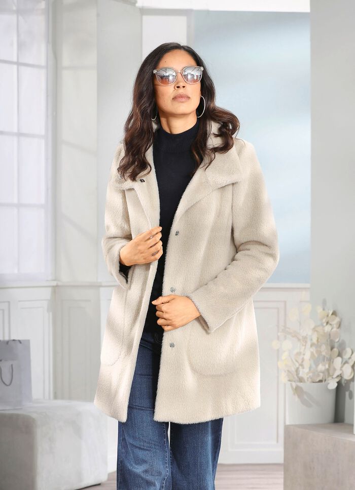 Kavaj med distinkt kragl&ouml;sning 