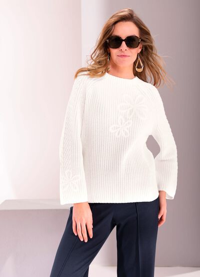 Tr&ouml;ja med broderade blommor 