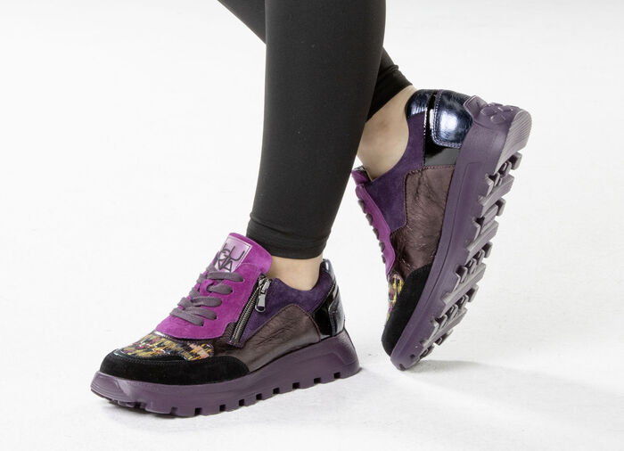 Ranger-sneakers med snörning i kombination med färgglatt textilmaterial LILA-BUNT