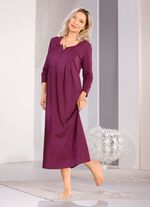 Nattlinne, l&aring;ng&auml;rmat med passpoal och knappsl&aring; 