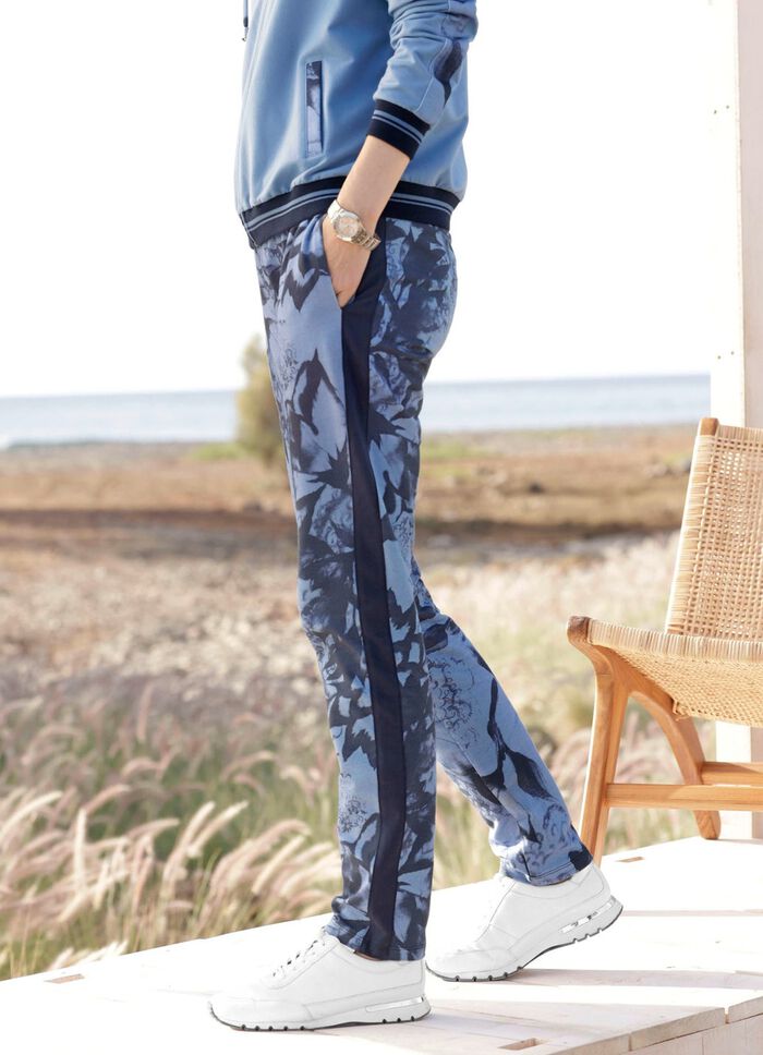 Byxor med galonband p&aring; sidan 