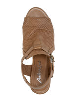 Andrea Conti sandal med dekorativ perforering COGNAC