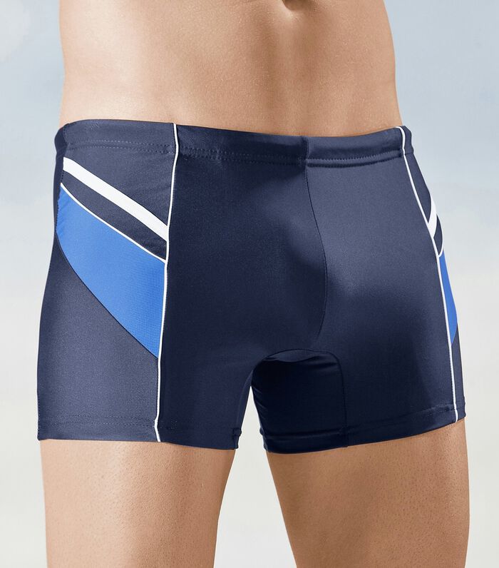 Badbyxor i ett prisv&auml;rt tv&aring;pack med inf&auml;llningar och passpoaler 