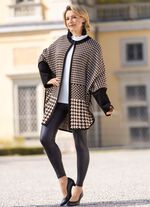 &Ouml;ppen poncho framtill 