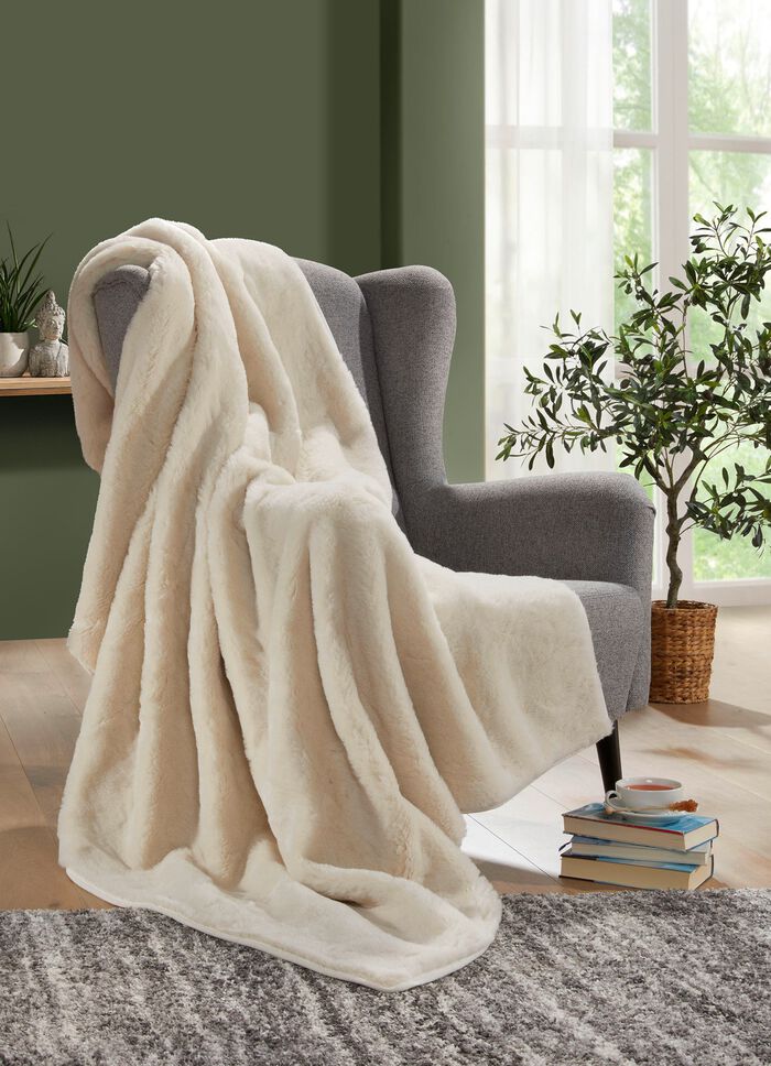 Fuskp&auml;lsfilt och &ouml;rngott av alpackaull NATUR