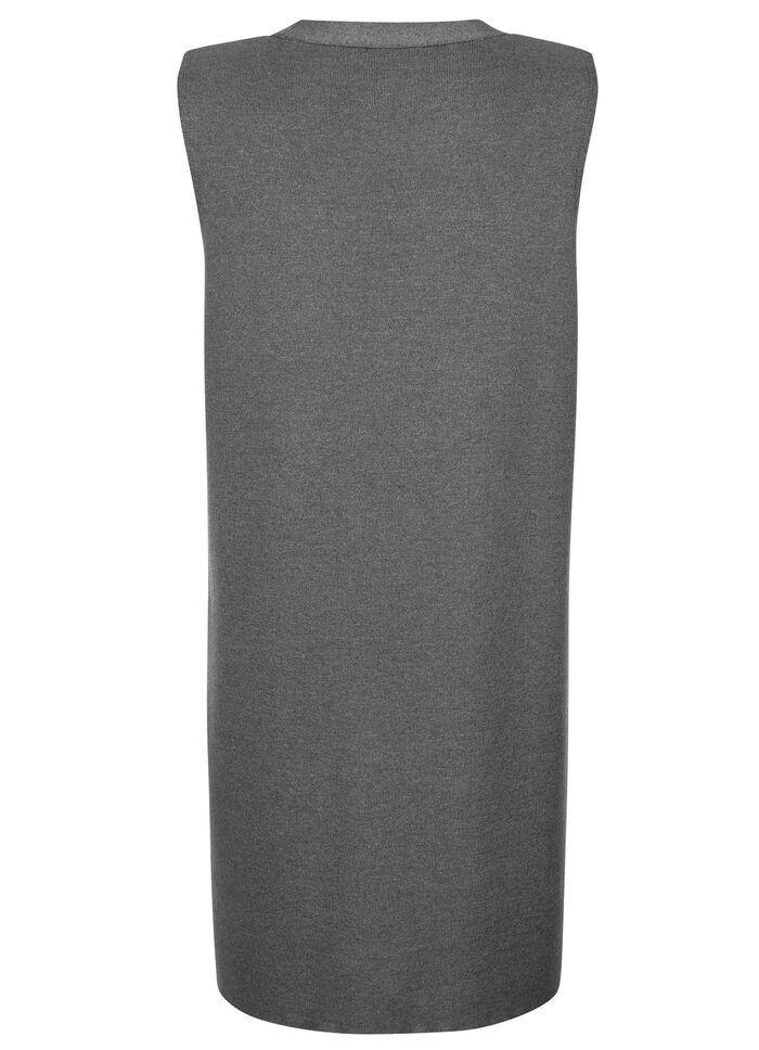 Stickad v&auml;st med dekorativ kn&auml;ppning 