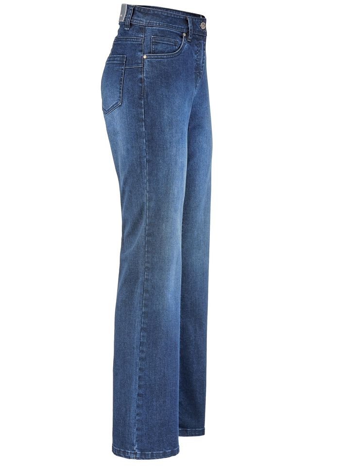 Jeans med moderiktig benvidd  