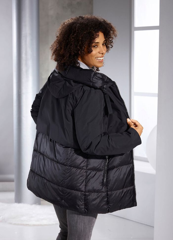 Funktionell jacka i en trendig materialmix 