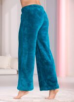 Loungekostym fr&aring;n Laurina med kn&auml;ppt topp 