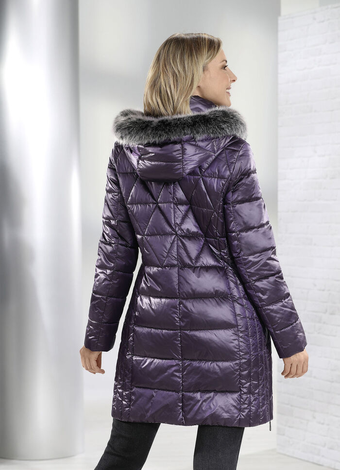 Kort rock med sidosömmar