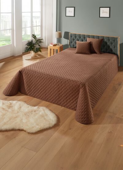 &Ouml;verkast med quiltning och bandkant 