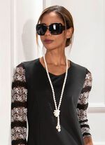 Halsband utan f&ouml;rslutning med vita smyckesp&auml;rlor 