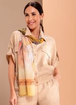 Sjal med blommigt bladm&ouml;nster 