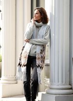 L&aring;ng v&auml;st med fransar 