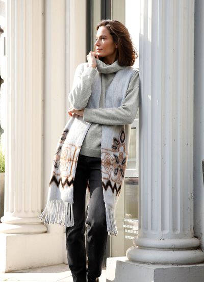 L&aring;ng v&auml;st med fransar 