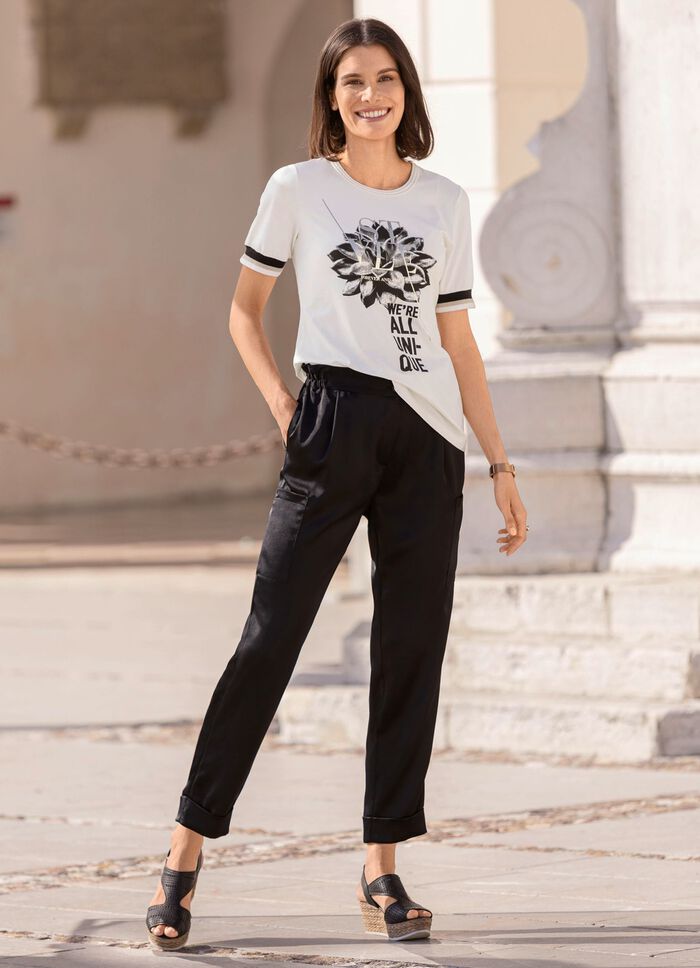 Skjorta med flatlocks&ouml;m i halsringningen 