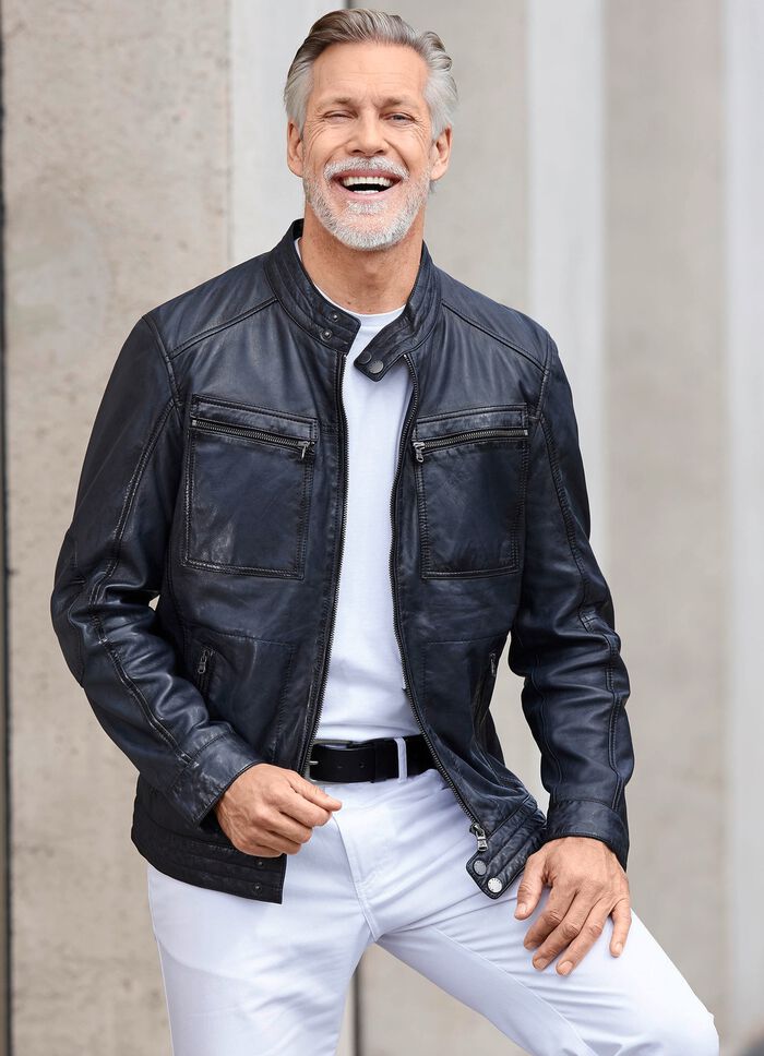 Kort skinnjacka med br&ouml;stfickor 