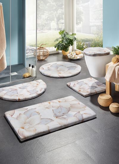 Dr&ouml;msk&ouml;nt mjukt badrumsset med bandkant 