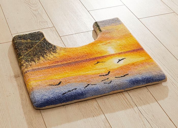 F&auml;rgglatt badrumsset med vacker bandkantning 