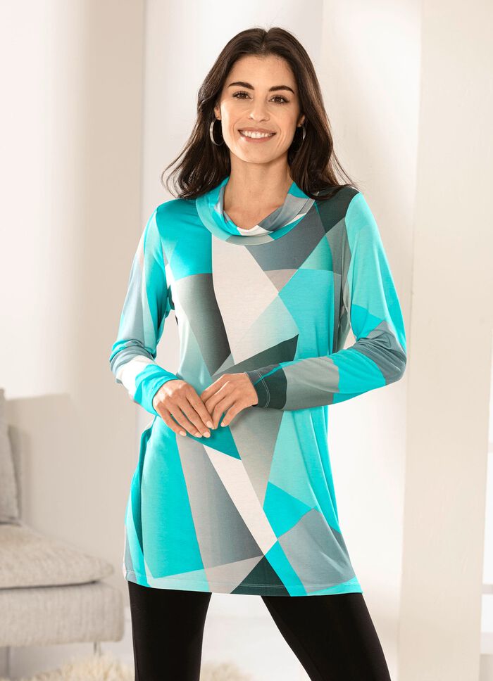 L&aring;ng skjorta med en ledig turtleneck 