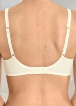 Felina bygelbeh&aring; med vacker broderad spets 