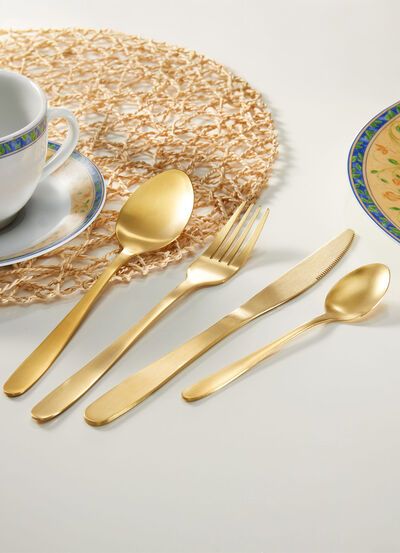 H&ouml;gkvalitativa bestick f&ouml;r 4 personer. 