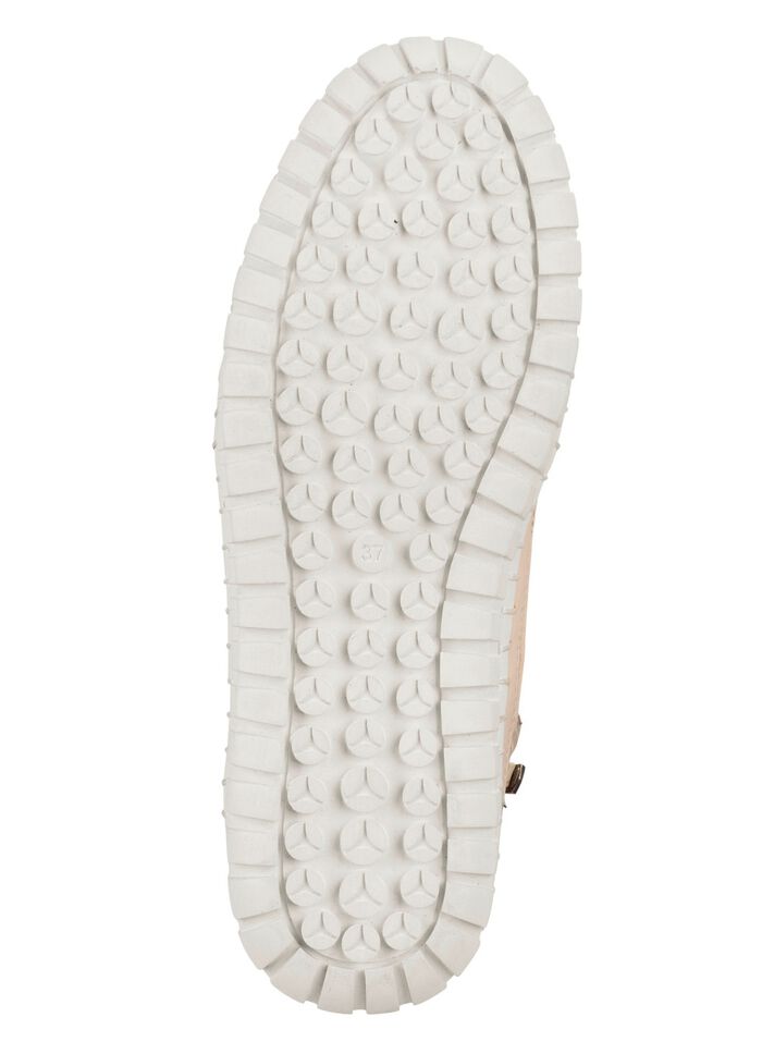 Tvillingskosko med sn&ouml;rning med luftiga perforeringar och l&auml;derapplikationer 