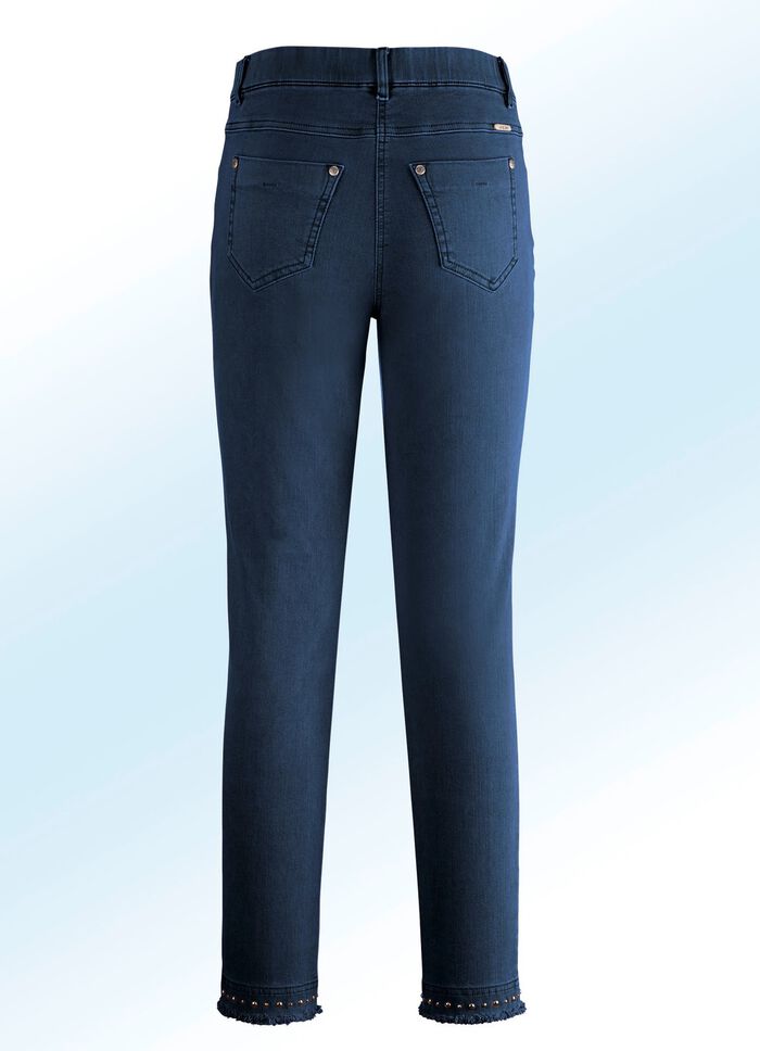 Magiska jeans med fina nitar och en trendig franskant 