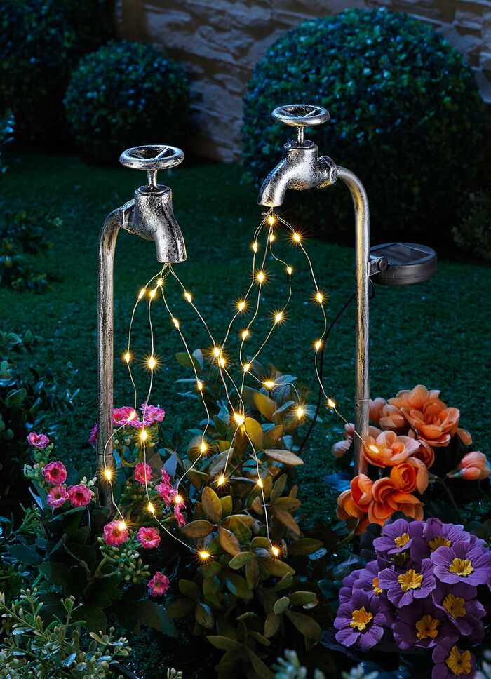 Solvattenkran, set om 2, tillverkad av massivt j&auml;rn 