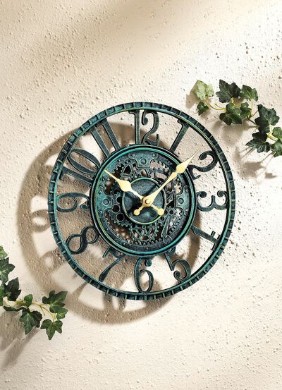 Handm&aring;lad v&auml;ggklocka i kvarts 