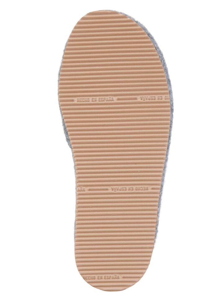 Laurina, l&auml;tta damtofflor med f&auml;rgglad blombroderi 