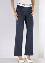 Jeans med moderiktigt bredare ben 