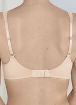 Triumph Body Make-up Illusion bygel-bh för en magisk dekolletage PUDER