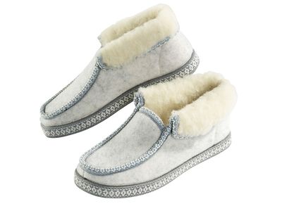 Tofflor med halkskyddande gummislitsula 