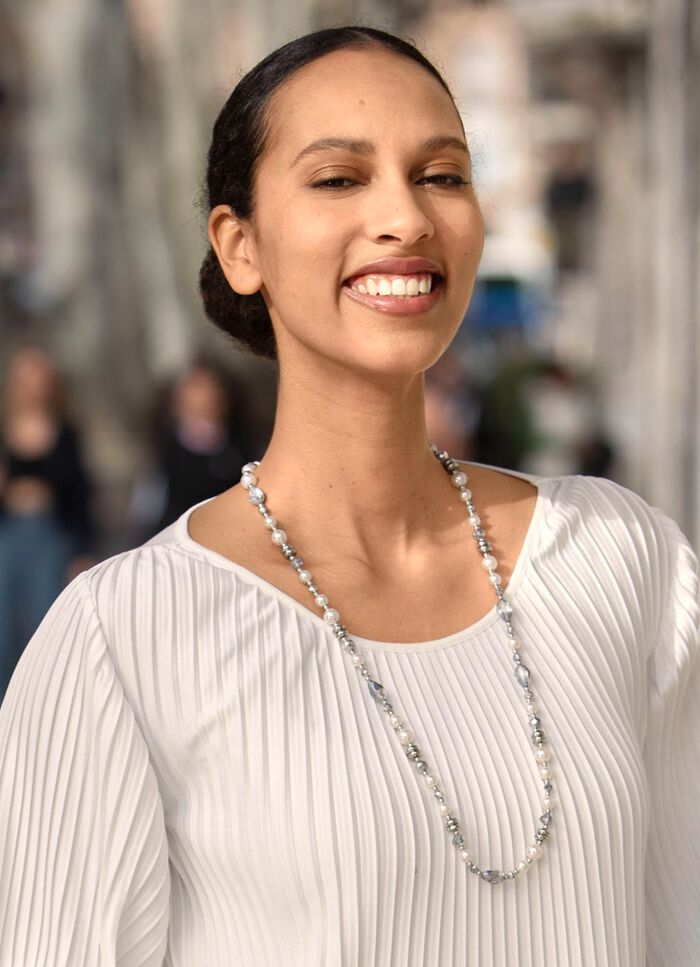 Halsband med fasetterade glasp&auml;rlor 