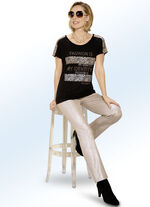 Byxor med en utm&auml;rkt gl&auml;nsande look 