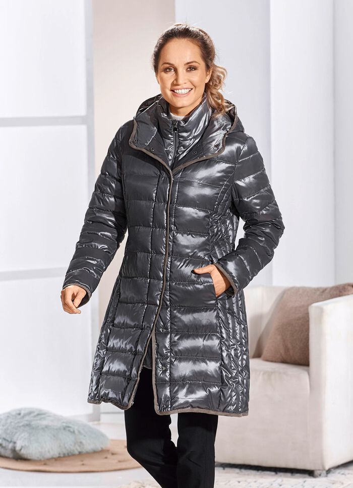 Kort rock med l&auml;ngsg&aring;ende sidos&ouml;mmar 