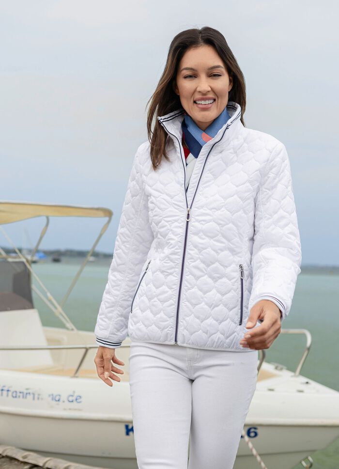 Jacka med l&ouml;kquiltning 